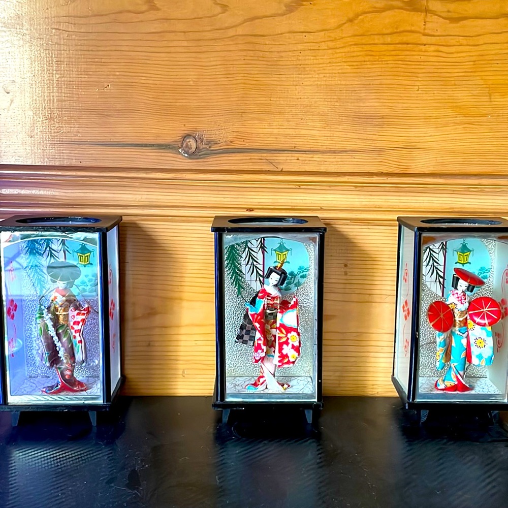 Vintage Asian scenery glass shadow box 6.5” X 4”
